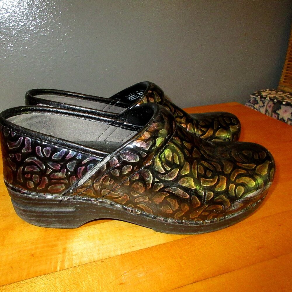 Dansko Black Metallic Clogs  womens sz EU sz 38 US sz  7.5-8
